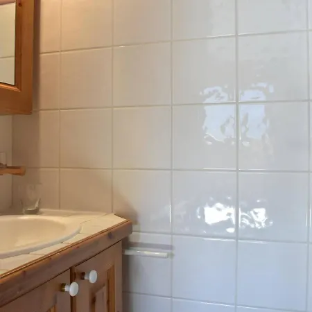 Cosy Avec Piscine, 3 Pieces Pour 6 Personnes A Village, Proche Des Pistes - Fr-1-180-201 Lägenhet Méribel